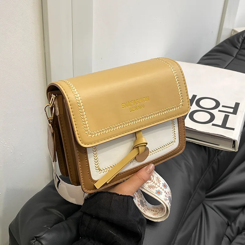 Bolsa Crossbody Street: Modernidade e Conforto com Alça Larga - Imagem 7