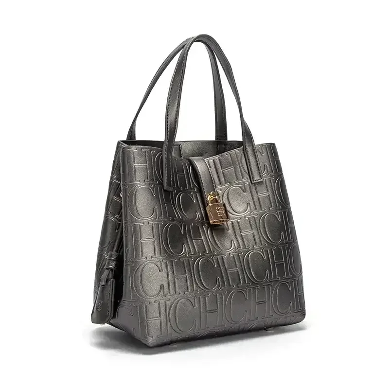 Bolsa Tote Embossed Letter: Elegância em Relevo e Design Atemporal - Imagem 14