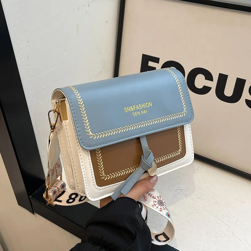 Bolsa Crossbody Street: Modernidade e Conforto com Alça Larga - Imagem 10