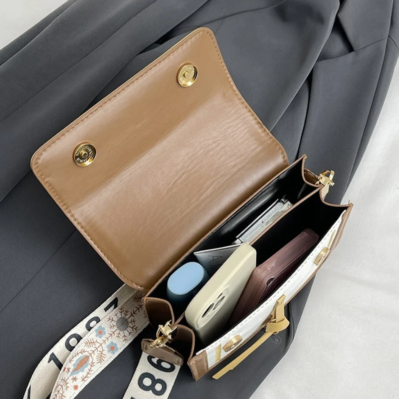 Bolsa Crossbody Street: Modernidade e Conforto com Alça Larga - Imagem 5