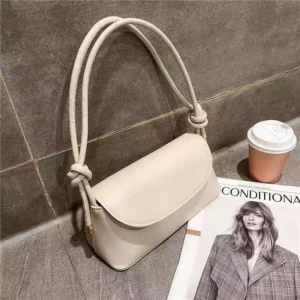 Bolsa Square French: Elegância Minimalista e Estilo Sob o Braço