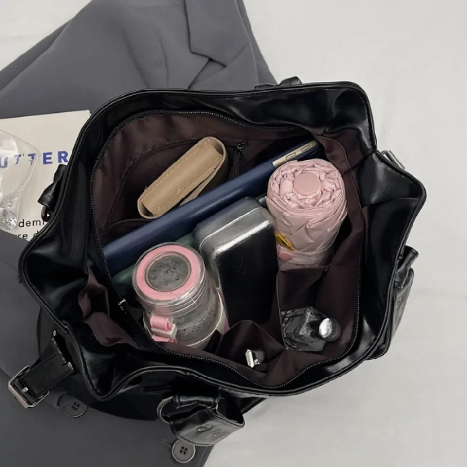 Bolsa Tote Retro Luxe: Espaço, Suavidade e Versatilidade em Couro Microfibra - Imagem 6